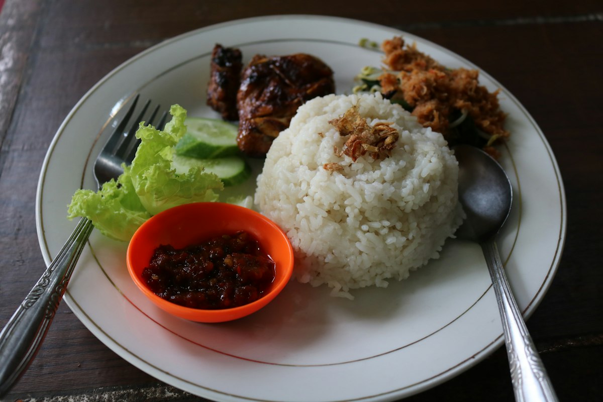 Persiapan sarapan tradisional Jawa